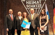 Heimatminister Albert Füracker und Kunstministerin Prof. Dr. med. Marion Kiechle prämieren 100 Heimatschätze
